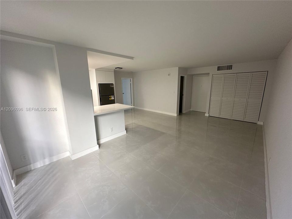 For Rent: $2,100 (1 beds, 1 baths, 767 Square Feet)