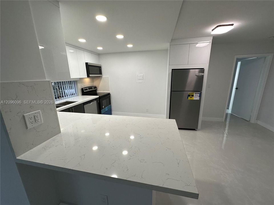 For Rent: $2,100 (1 beds, 1 baths, 767 Square Feet)