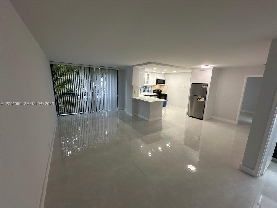 For Rent: $2,100 (1 beds, 1 baths, 767 Square Feet)
