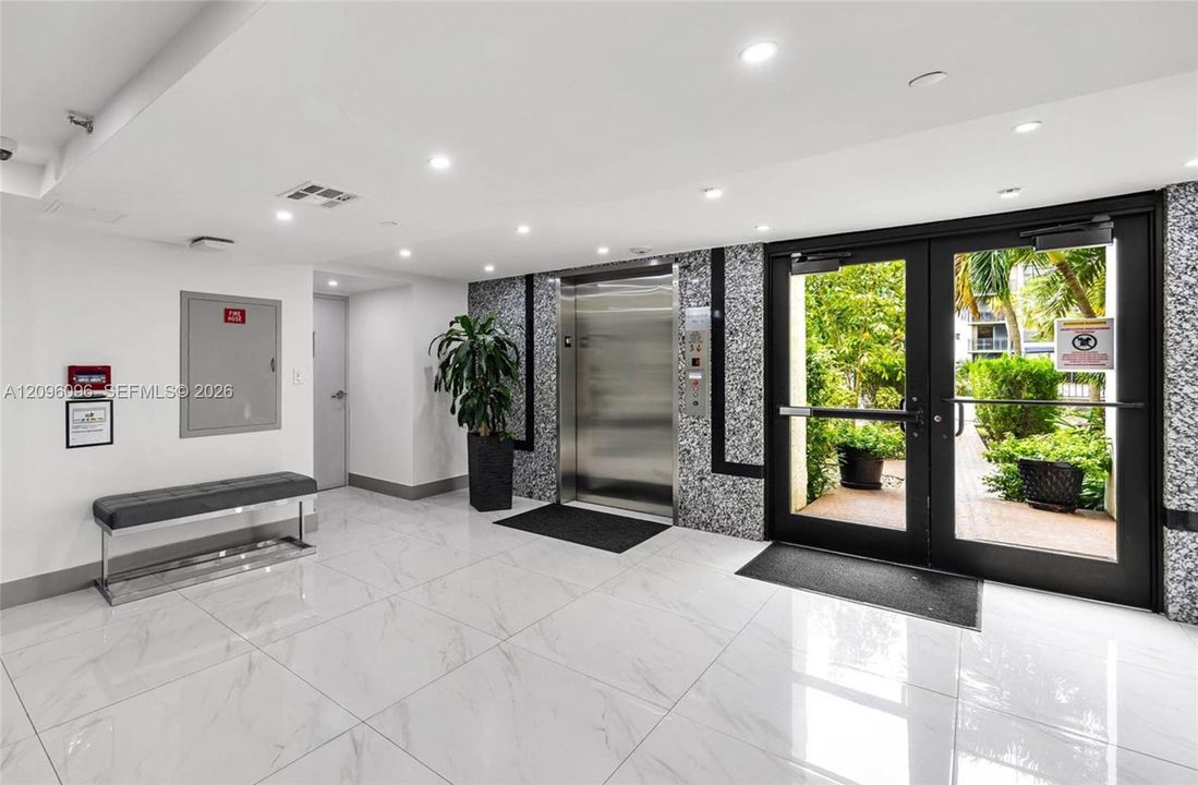 For Rent: $2,100 (1 beds, 1 baths, 767 Square Feet)