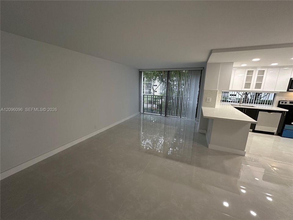 For Rent: $2,100 (1 beds, 1 baths, 767 Square Feet)