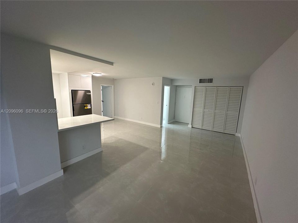 For Rent: $2,100 (1 beds, 1 baths, 767 Square Feet)