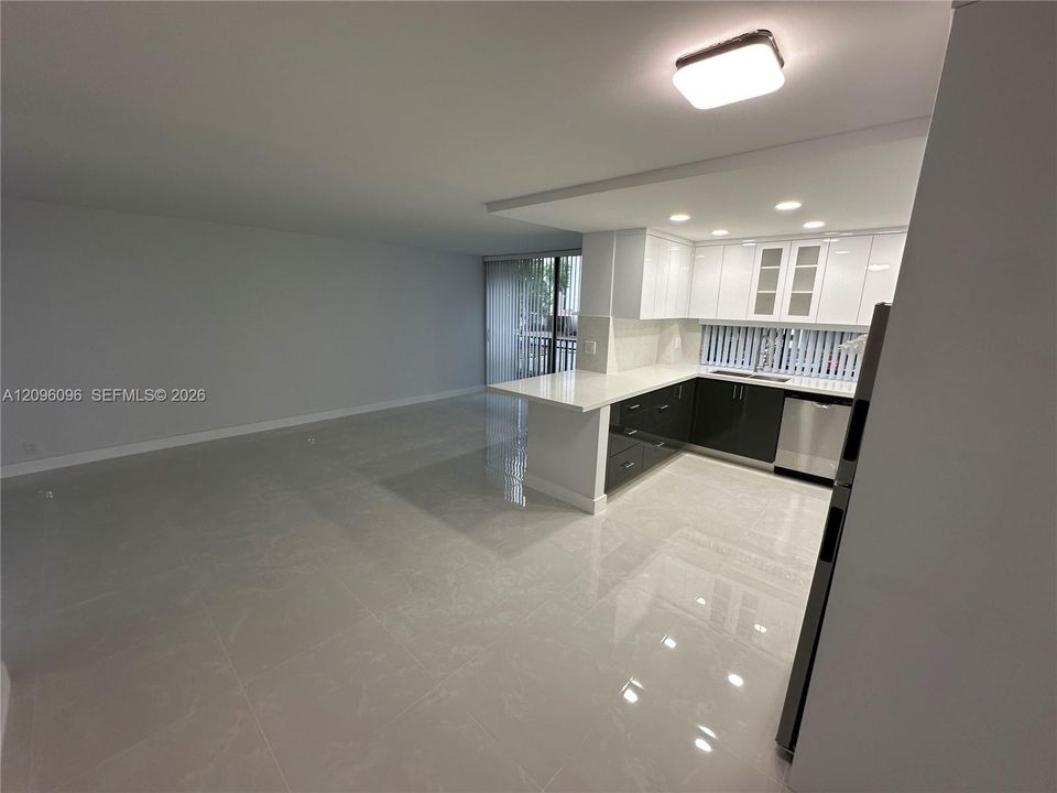 For Rent: $2,100 (1 beds, 1 baths, 767 Square Feet)