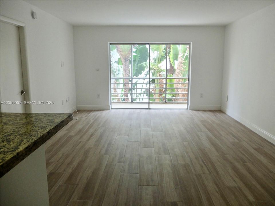 For Rent: $1,995 (1 beds, 1 baths, 920 Square Feet)