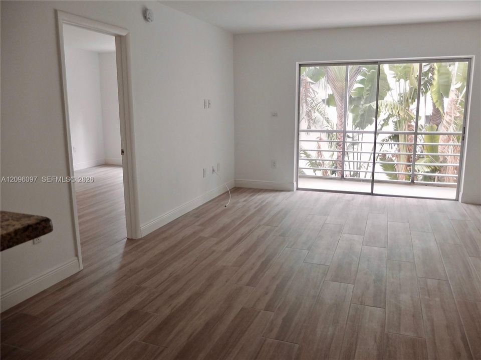 For Rent: $1,995 (1 beds, 1 baths, 920 Square Feet)