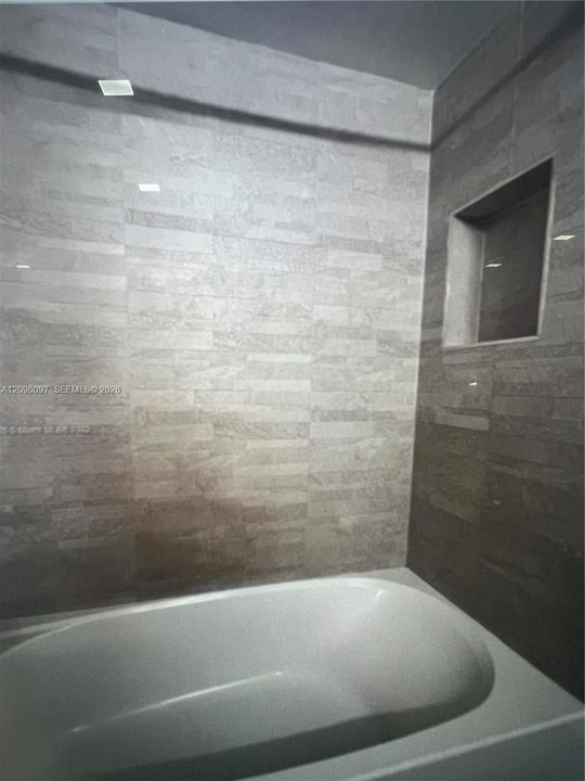 For Rent: $1,995 (1 beds, 1 baths, 920 Square Feet)