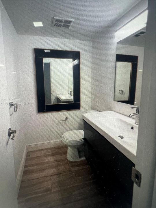 For Rent: $1,995 (1 beds, 1 baths, 920 Square Feet)