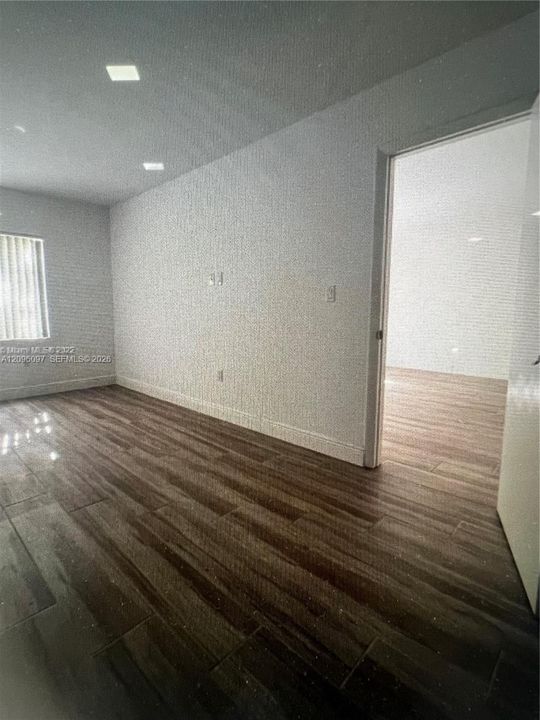 For Rent: $1,995 (1 beds, 1 baths, 920 Square Feet)