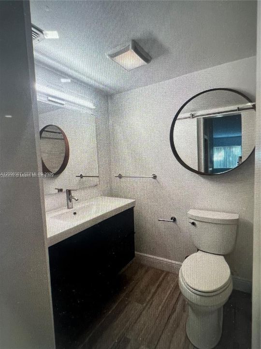 For Rent: $1,995 (1 beds, 1 baths, 920 Square Feet)