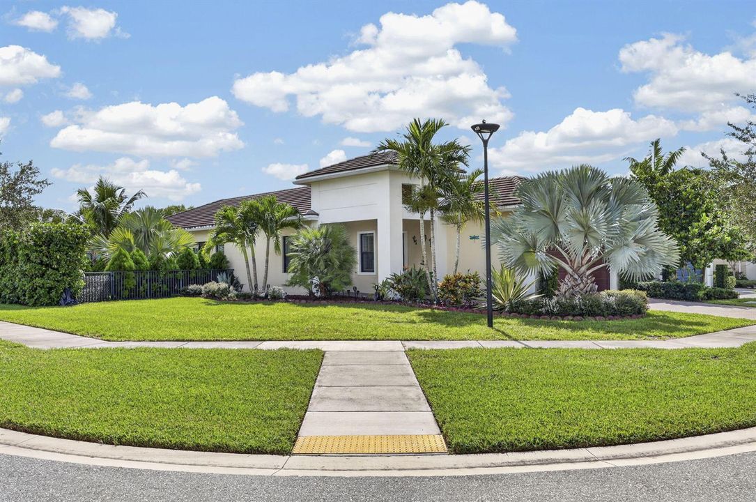 16065 Key Biscayne Lane, Westlake, FL
