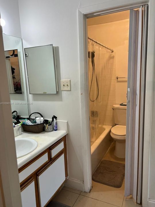 For Rent: $2,200 (2 beds, 2 baths, 1093 Square Feet)