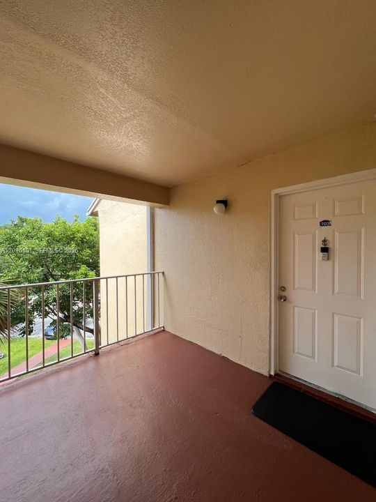 For Rent: $2,200 (2 beds, 2 baths, 1093 Square Feet)
