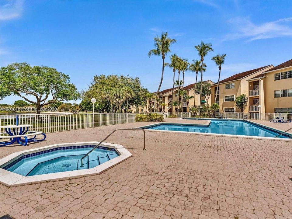 For Rent: $2,200 (2 beds, 2 baths, 1093 Square Feet)