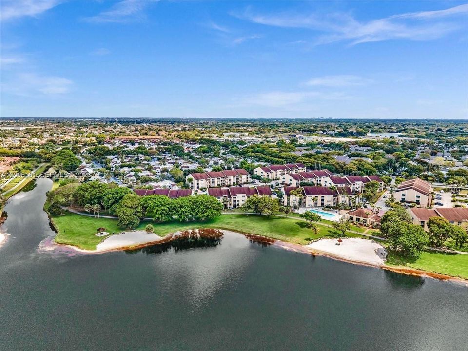 For Rent: $2,200 (2 beds, 2 baths, 1093 Square Feet)
