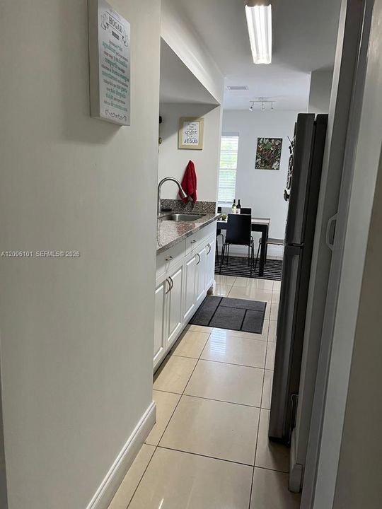 For Rent: $2,200 (2 beds, 2 baths, 1093 Square Feet)