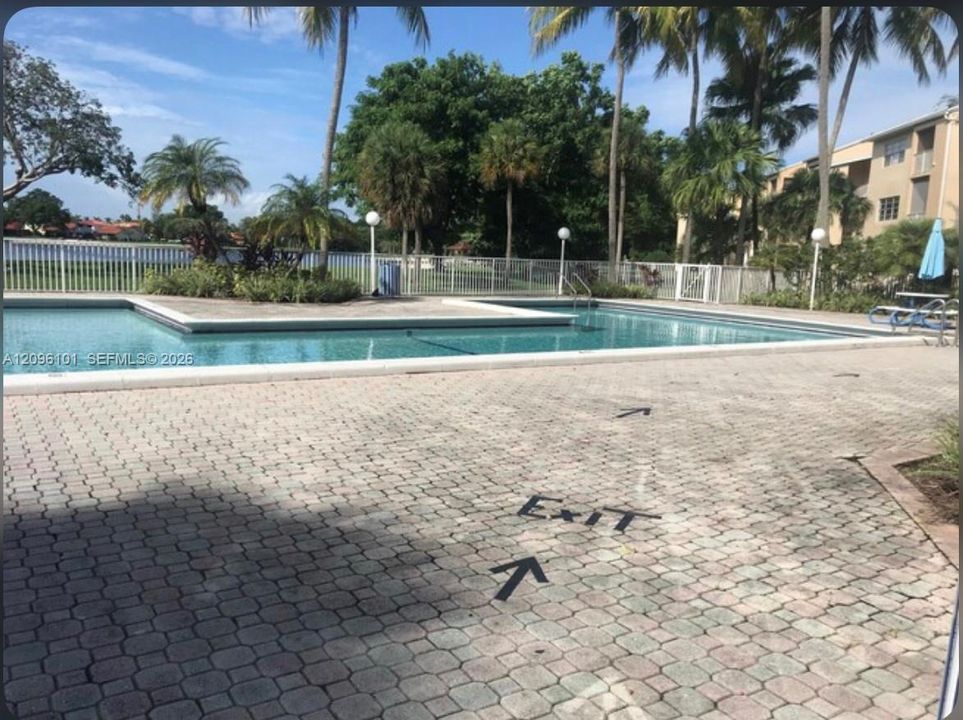 For Rent: $2,200 (2 beds, 2 baths, 1093 Square Feet)