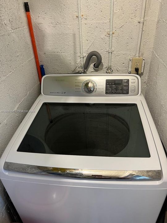 For Rent: $2,200 (2 beds, 2 baths, 1093 Square Feet)
