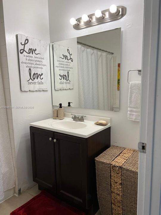 For Rent: $2,200 (2 beds, 2 baths, 1093 Square Feet)