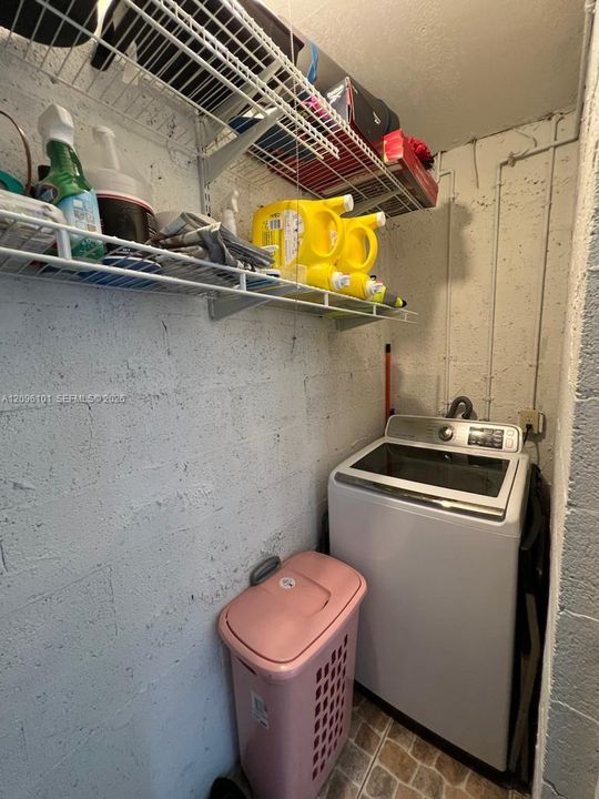 For Rent: $2,200 (2 beds, 2 baths, 1093 Square Feet)