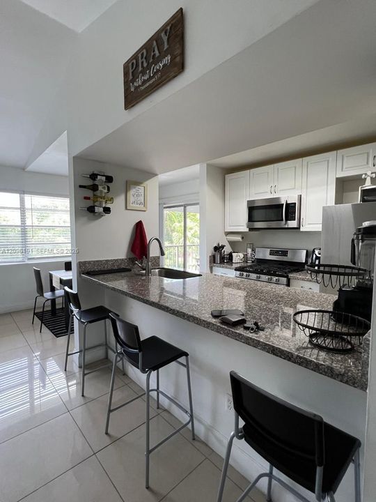 For Rent: $2,200 (2 beds, 2 baths, 1093 Square Feet)