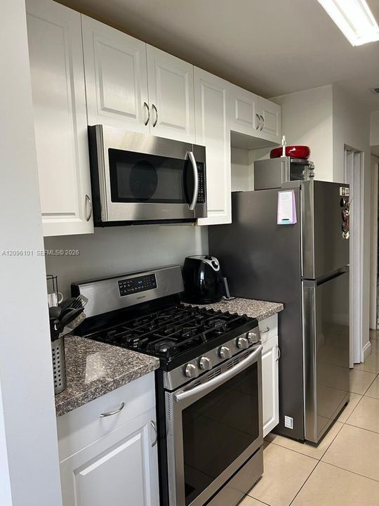For Rent: $2,200 (2 beds, 2 baths, 1093 Square Feet)