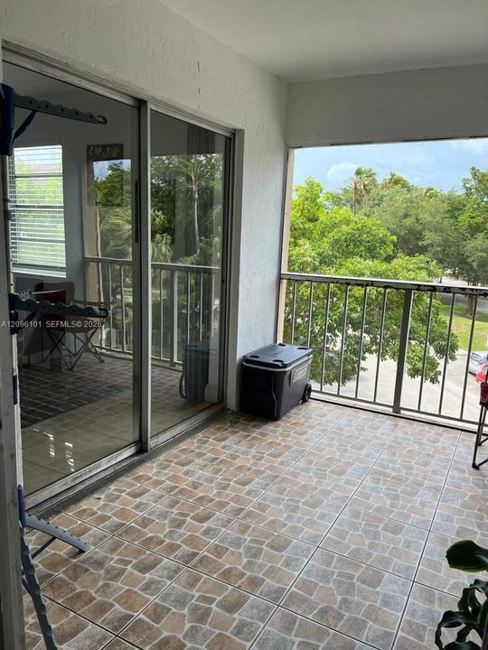 For Rent: $2,200 (2 beds, 2 baths, 1093 Square Feet)