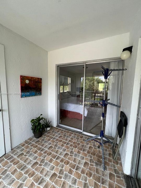 For Rent: $2,200 (2 beds, 2 baths, 1093 Square Feet)