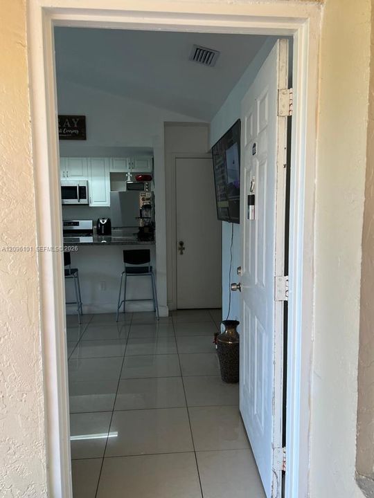 For Rent: $2,200 (2 beds, 2 baths, 1093 Square Feet)