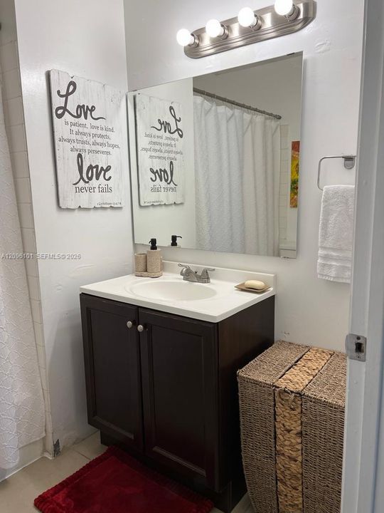 For Rent: $2,200 (2 beds, 2 baths, 1093 Square Feet)