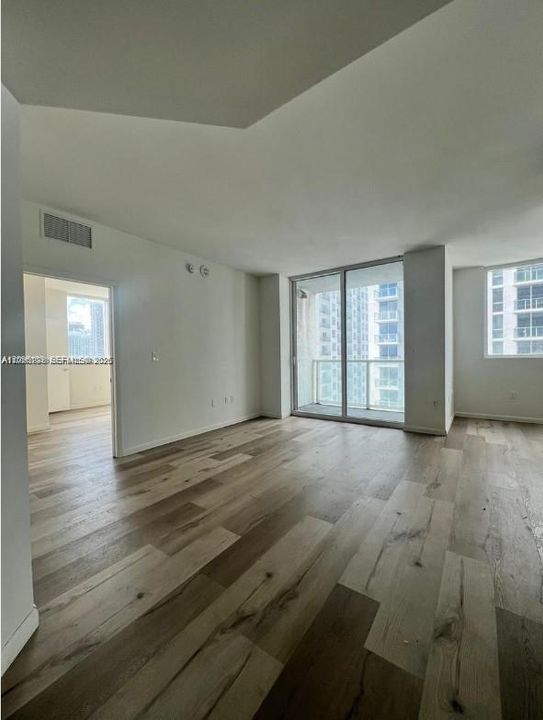 For Sale: $500,000 (1 beds, 2 baths, 1006 Square Feet)