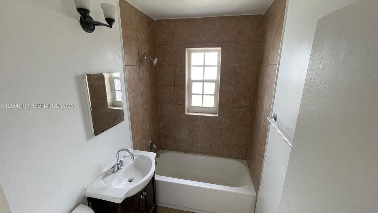 En Renta: $2,000 (2 camas, 1 baños, 3140 Pies cuadrados)
