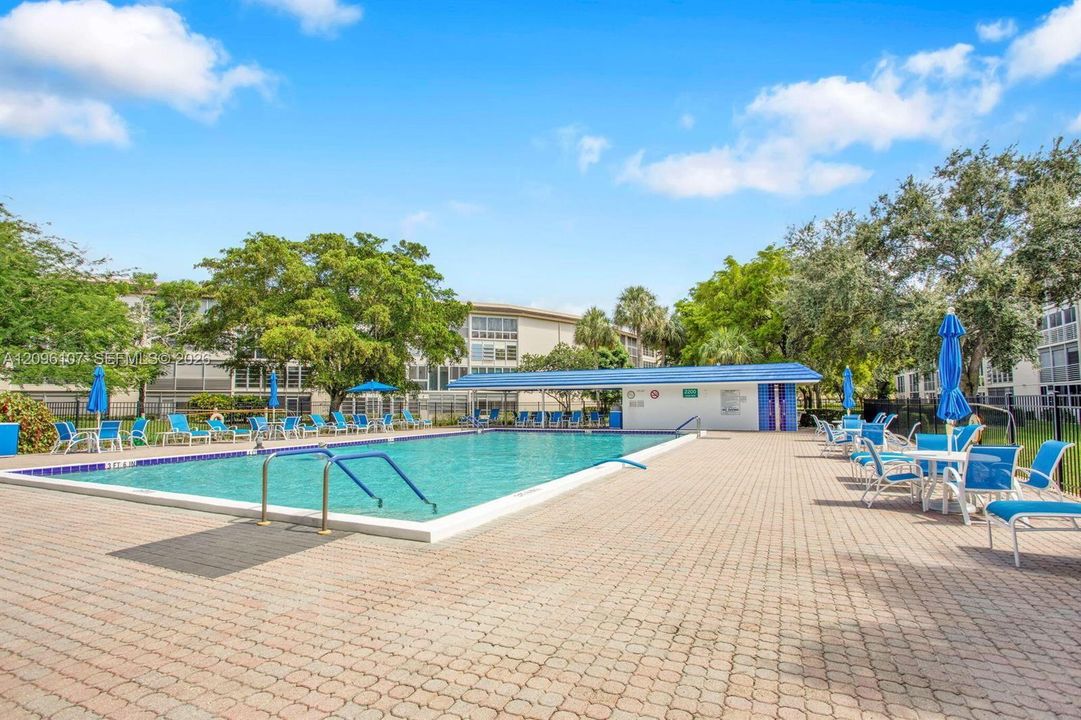 For Sale: $163,900 (2 beds, 2 baths, 1156 Square Feet)