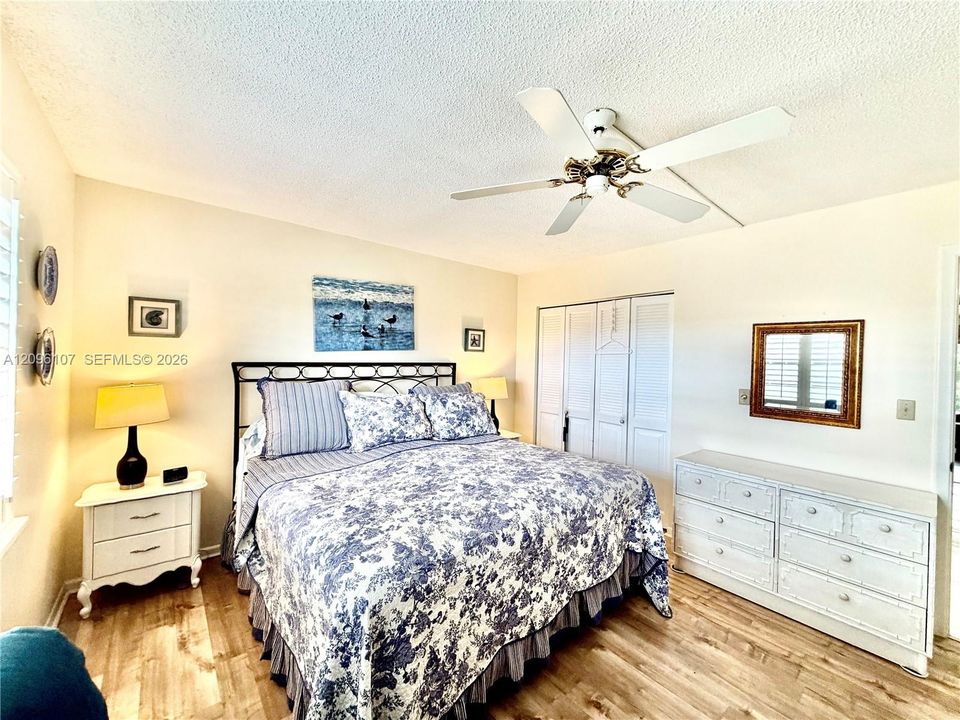 For Sale: $163,900 (2 beds, 2 baths, 1156 Square Feet)