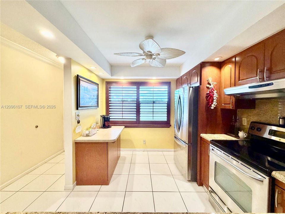 For Sale: $163,900 (2 beds, 2 baths, 1156 Square Feet)