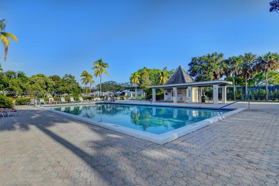 For Sale: $163,900 (2 beds, 2 baths, 1156 Square Feet)