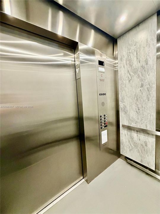 For Sale: $163,900 (2 beds, 2 baths, 1156 Square Feet)