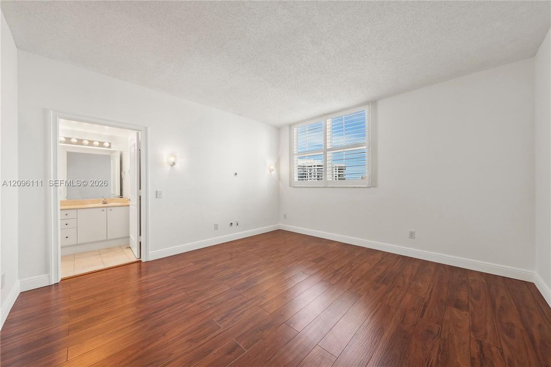 На продажу: $649,999 (2 спален, 2 ванн, 1120 Квадратных фут)