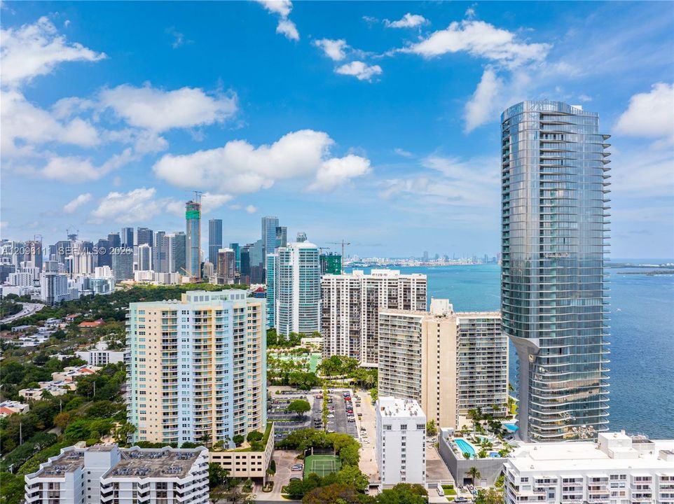 На продажу: $649,999 (2 спален, 2 ванн, 1120 Квадратных фут)