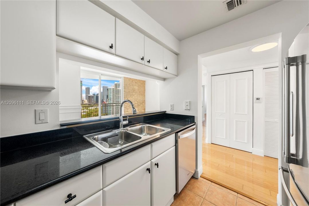 На продажу: $649,999 (2 спален, 2 ванн, 1120 Квадратных фут)