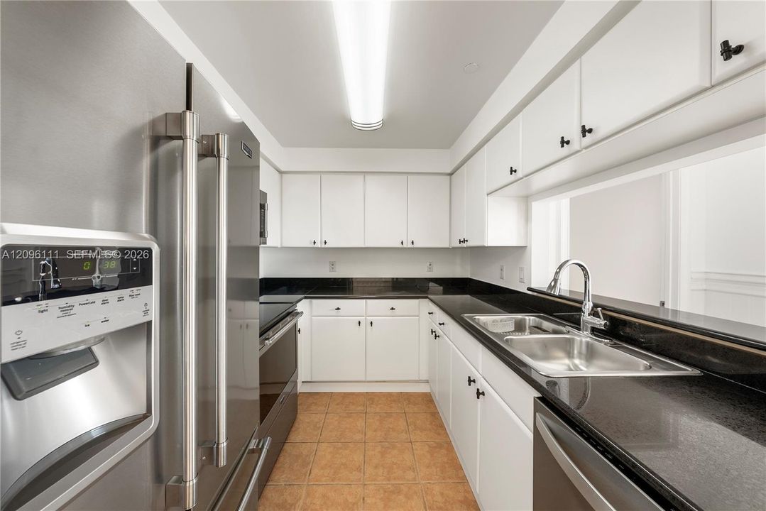 На продажу: $649,999 (2 спален, 2 ванн, 1120 Квадратных фут)