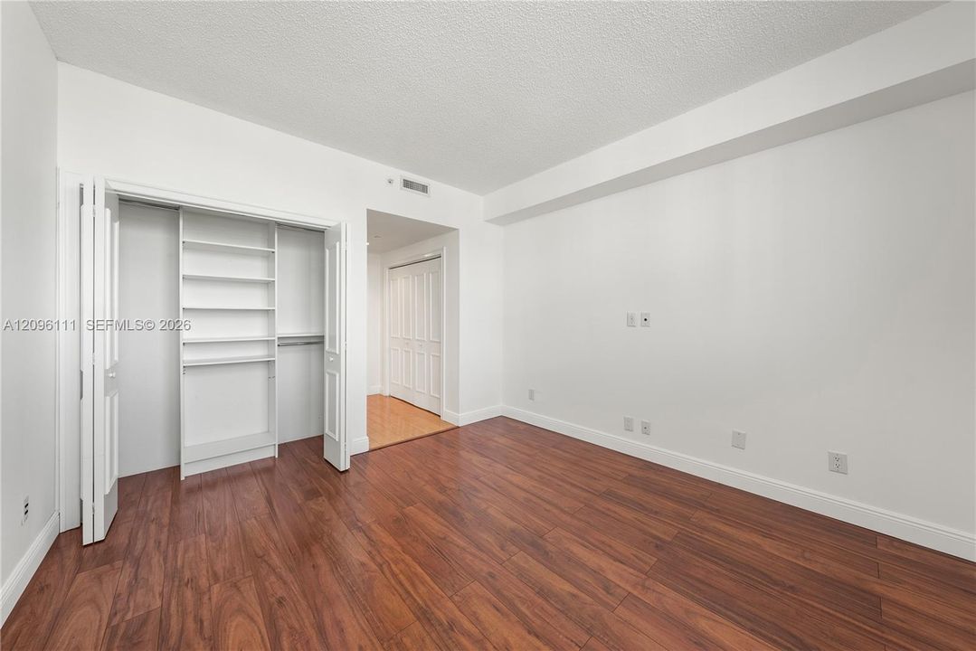 На продажу: $649,999 (2 спален, 2 ванн, 1120 Квадратных фут)