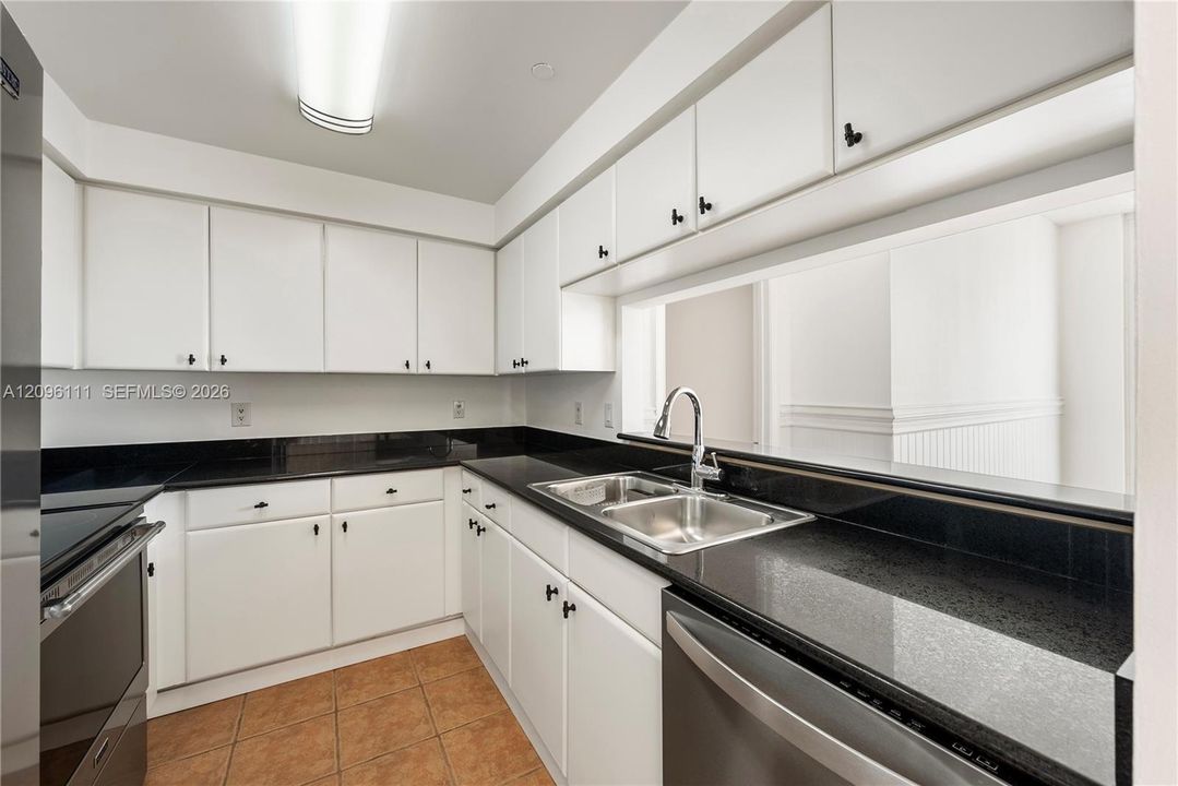 На продажу: $649,999 (2 спален, 2 ванн, 1120 Квадратных фут)