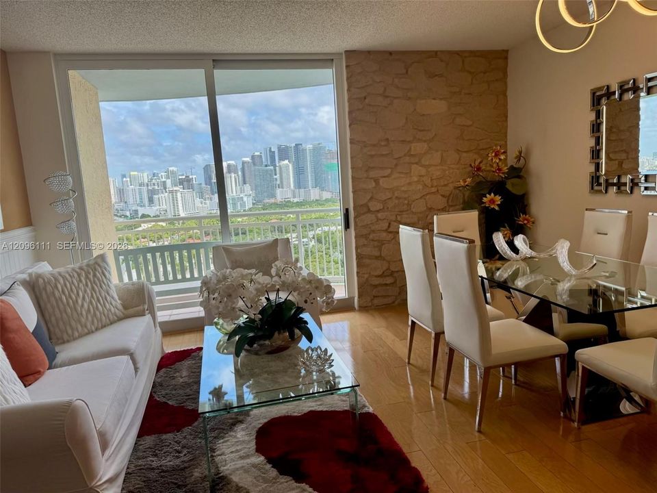 На продажу: $649,999 (2 спален, 2 ванн, 1120 Квадратных фут)