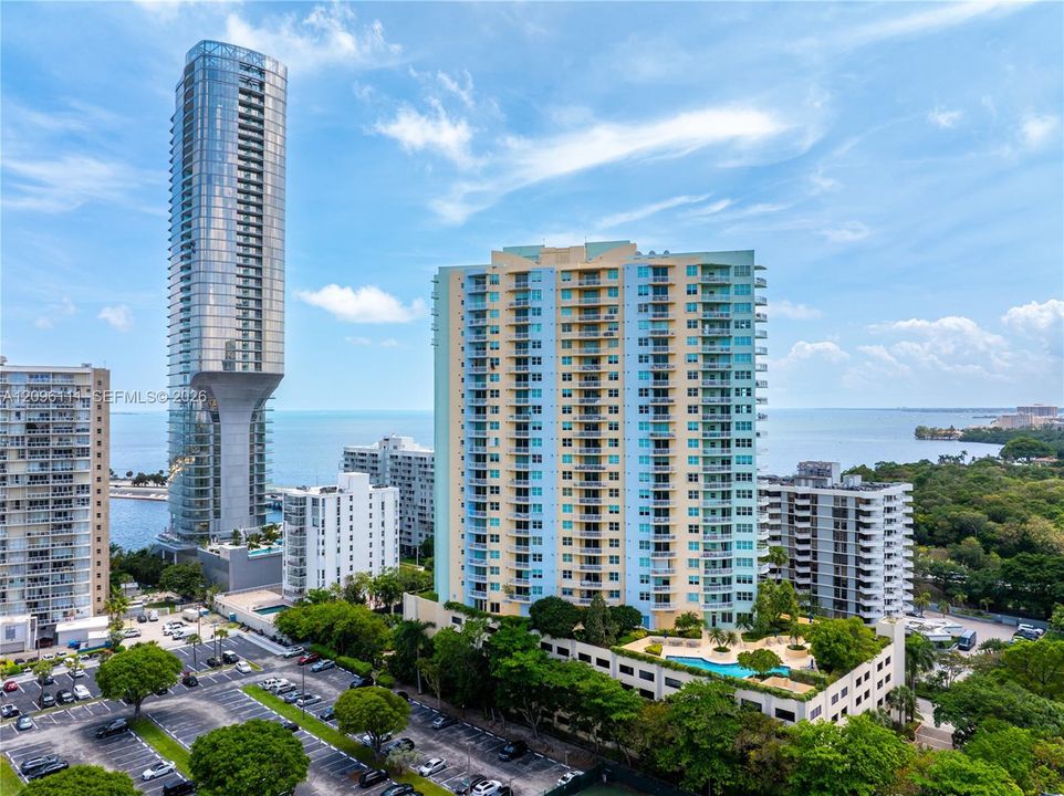 На продажу: $649,999 (2 спален, 2 ванн, 1120 Квадратных фут)