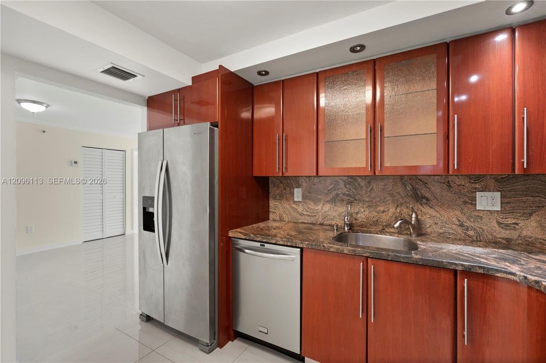 For Rent: $3,300 (2 beds, 2 baths, 1232 Square Feet)