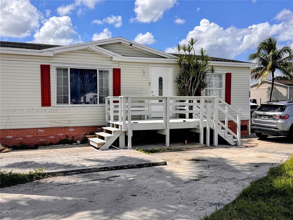 For Rent: $2,100 (3 beds, 2 baths, 1456 Square Feet)
