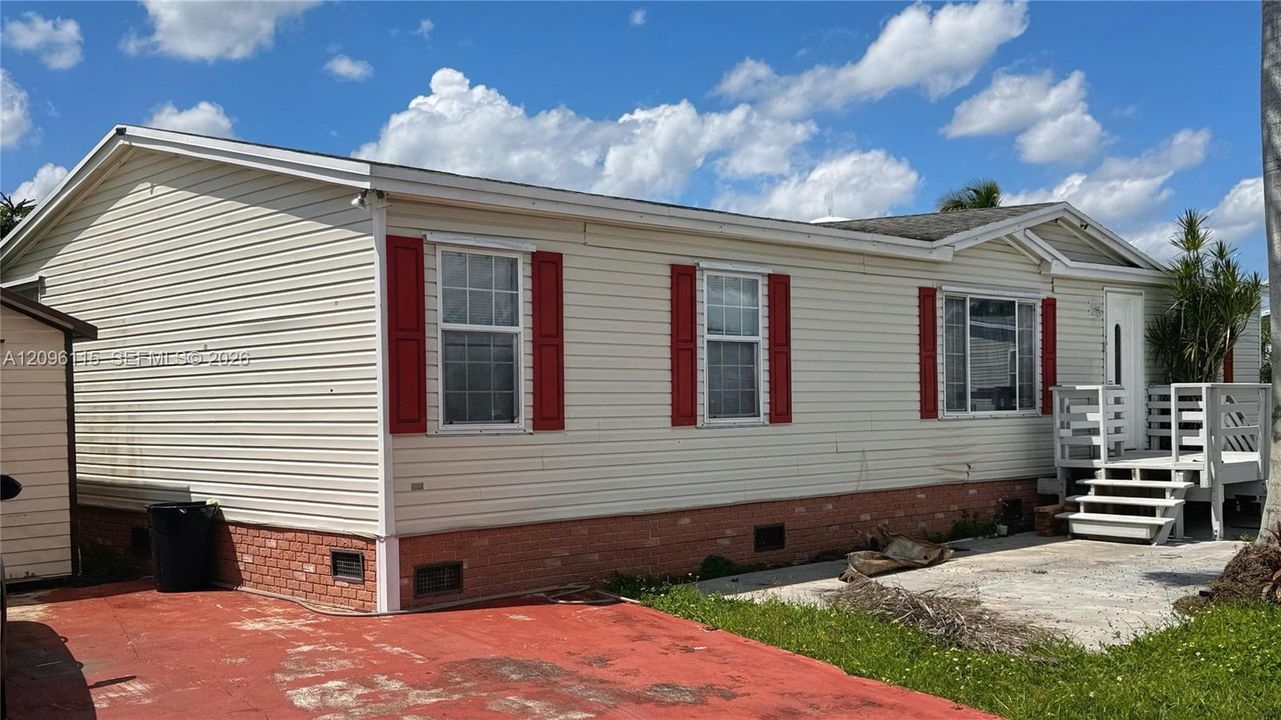 For Rent: $2,100 (3 beds, 2 baths, 1456 Square Feet)