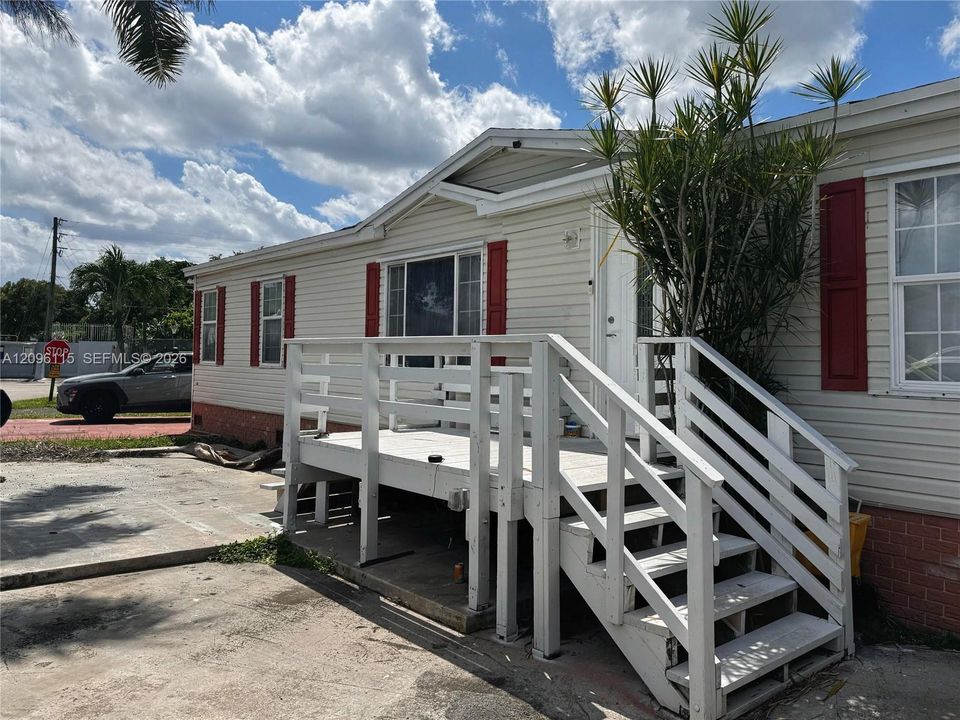 For Rent: $2,100 (3 beds, 2 baths, 1456 Square Feet)