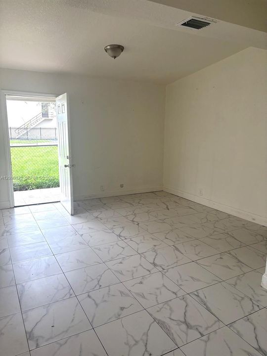 В аренду: $2,800 (3 спален, 1 ванн, 800 Квадратных фут)