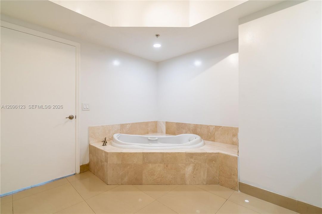На продажу: $430,000 (2 спален, 2 ванн, 1758 Квадратных фут)